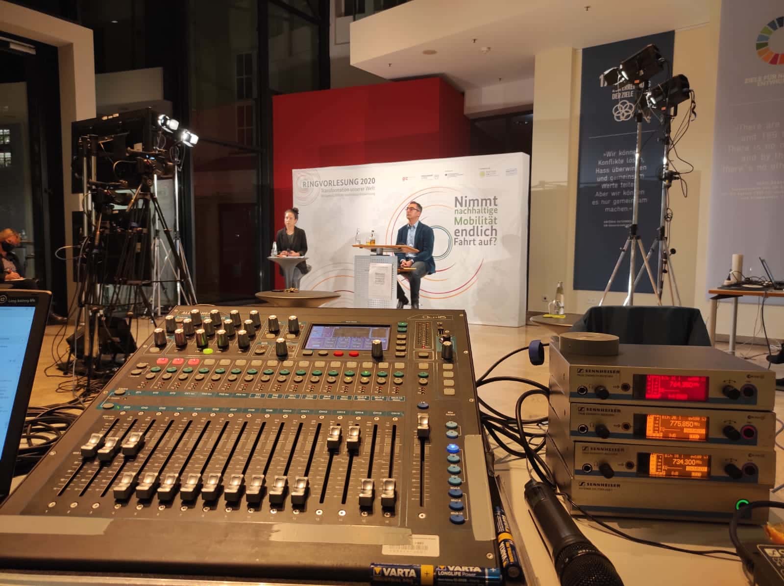 Streaming Ihrer Veranstaltung ins Internet hybride Events virtuelle Veranstaltungen Berlin