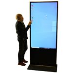 touchscreen mieten Berlin Verleih Hochkant Porträt Kiosk Infostele ausleihen Berlin