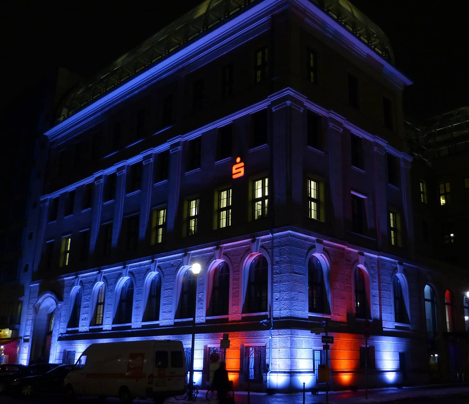 Architekturlicht Fassaden Lichteffekte Scheinwerfer Ambientelicht zur Miete