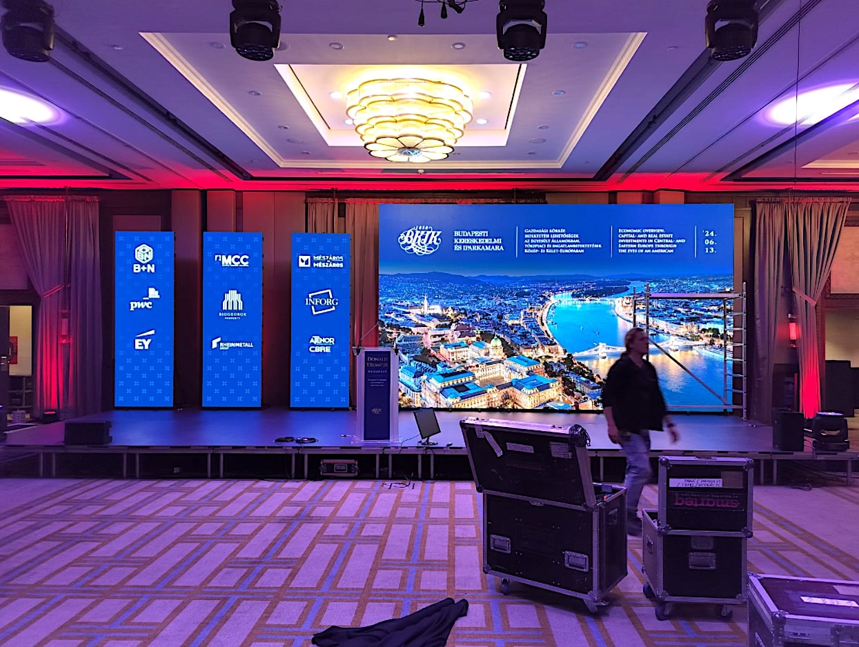 Mieten Sie eine solche LED-Videowand bei der blue media event GmbH in Berlin.